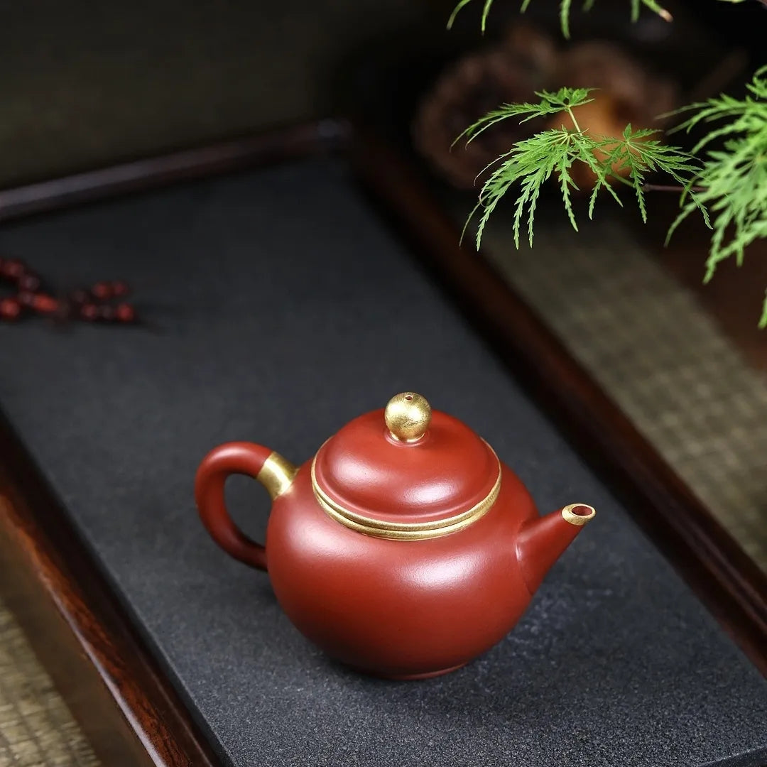 Product Name: Yixing Purple Clay Teapot - Masterfully Handcrafted Zhu Ni with Gold Outline, 200cc Capacity