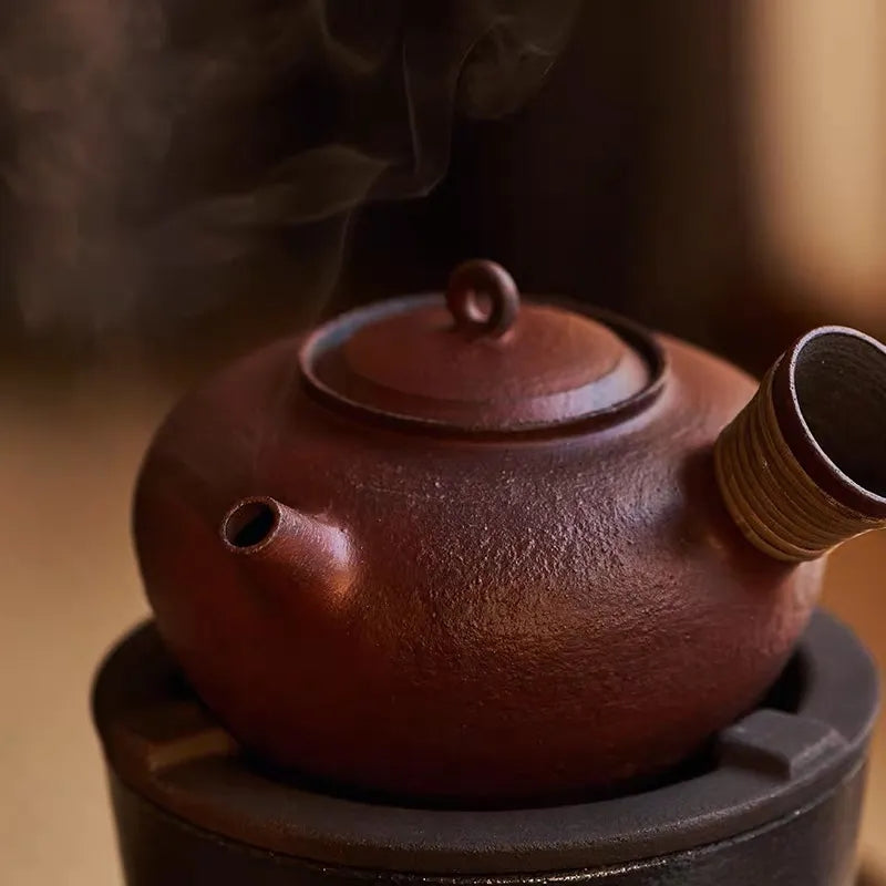 Xiyuan Tea is brewed in a furnace, with a charcoal stove on the side of the mountain