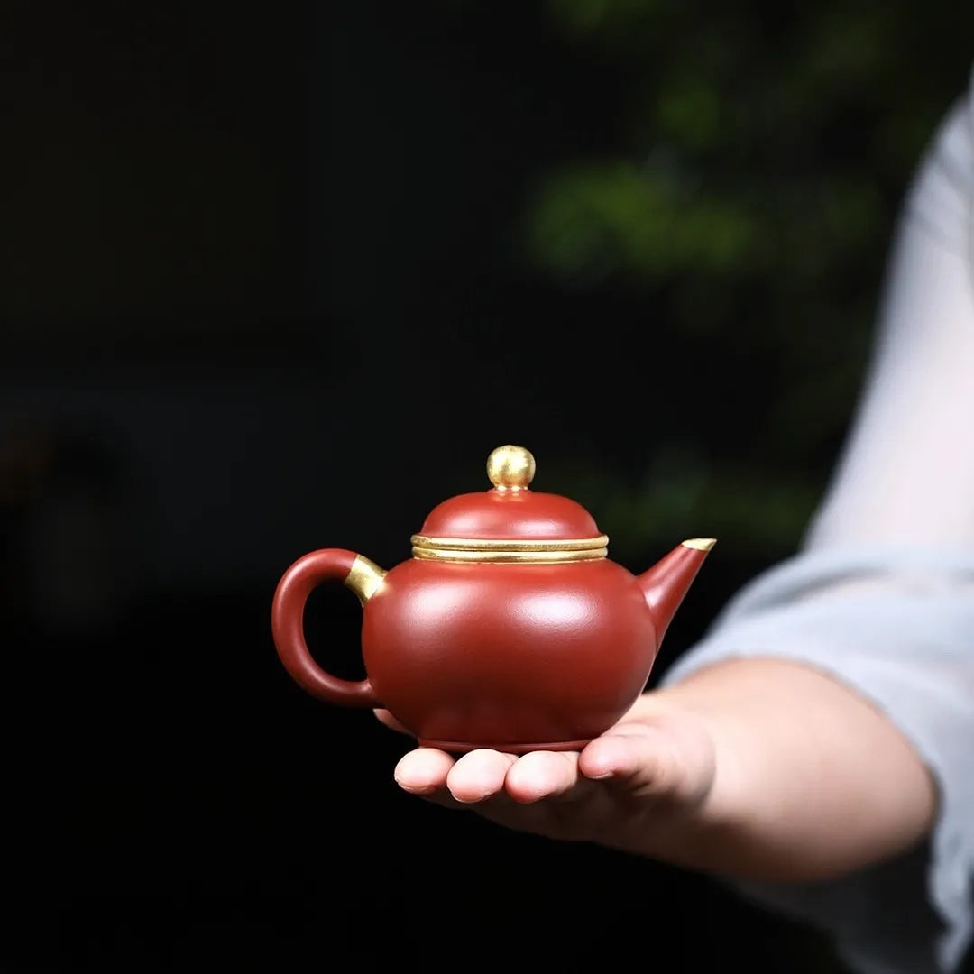 Product Name: Yixing Purple Clay Teapot - Masterfully Handcrafted Zhu Ni with Gold Outline, 200cc Capacity