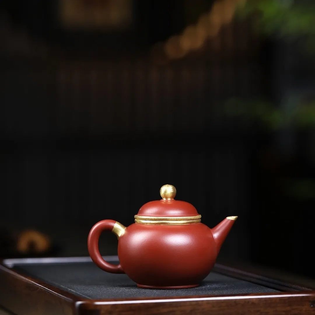 Product Name: Yixing Purple Clay Teapot - Masterfully Handcrafted Zhu Ni with Gold Outline, 200cc Capacity