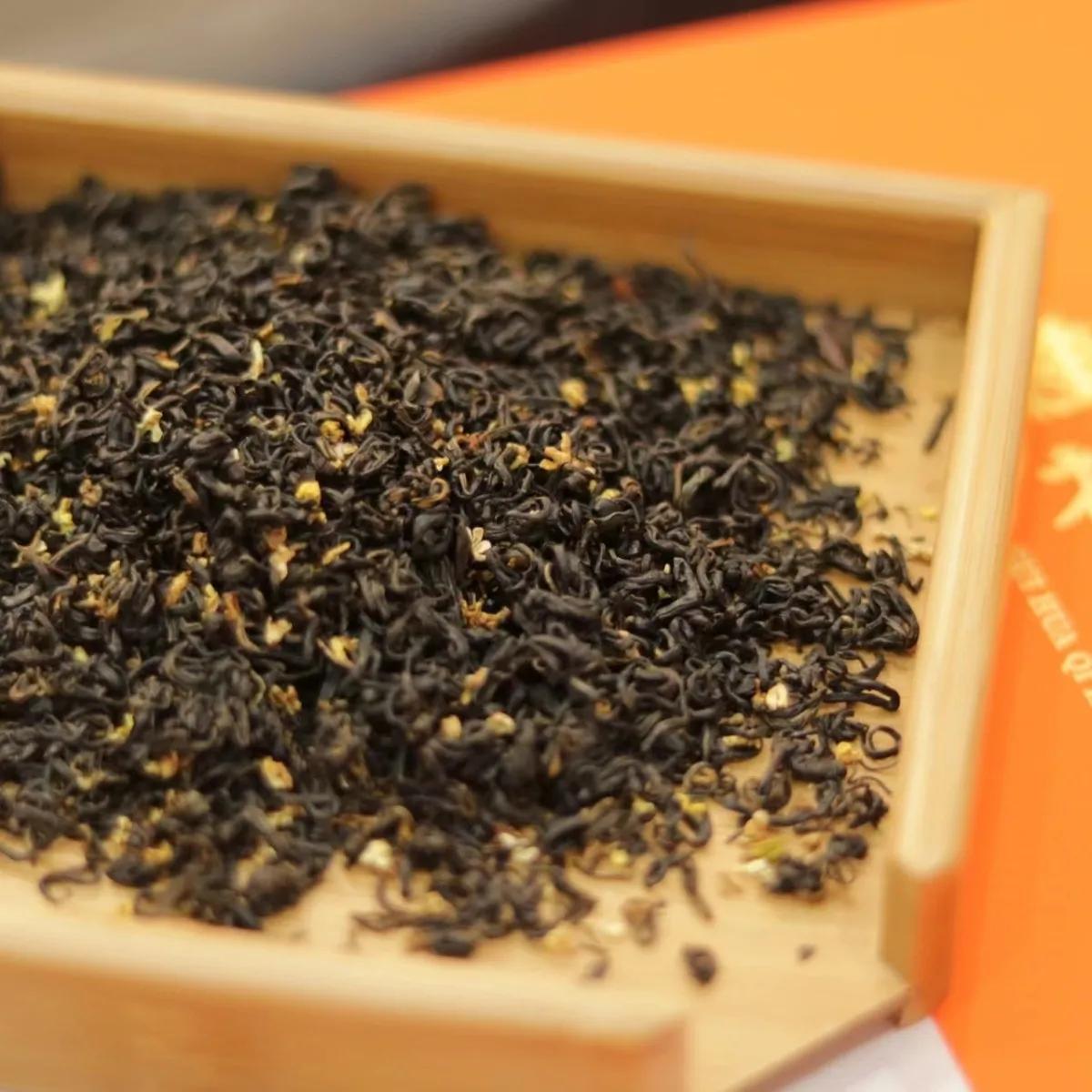 Six teas party（Biluochun tea 20g  The highest grade of Huangshan City Maofeng Tea 20g  Top grade Qimen black tea 20g  Osmanthus Qimen black Tea 20g  Jasmine Qimen black tea 20g  Handmade, Taiping Houkui 20g   ）