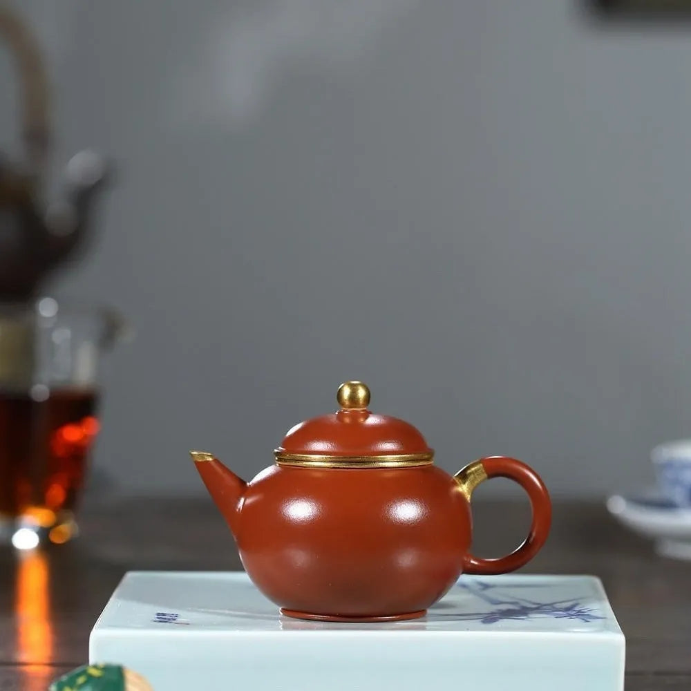 Product Name: Yixing Purple Clay Teapot - Masterfully Handcrafted Zhu Ni with Gold Outline, 200cc Capacity